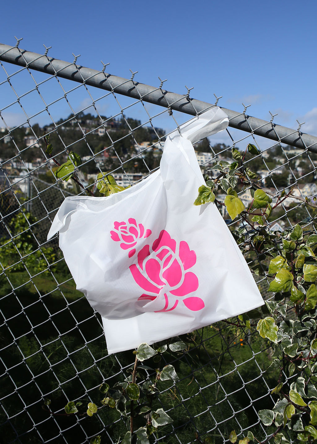 Standard Baggu nylon shopping tote designed by Taiwanese-American artist Fanny Luor. Inspired by grocery bags often found in Taiwan that feature hot pink roses on a white bag.
